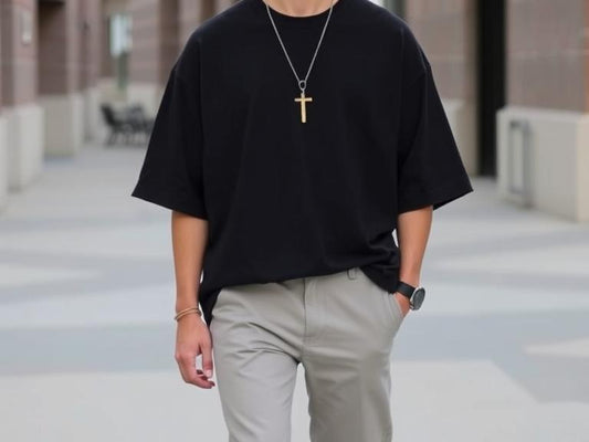 Oversized vs. Fitted: Finding the Perfect Streetwear T-Shirt For You