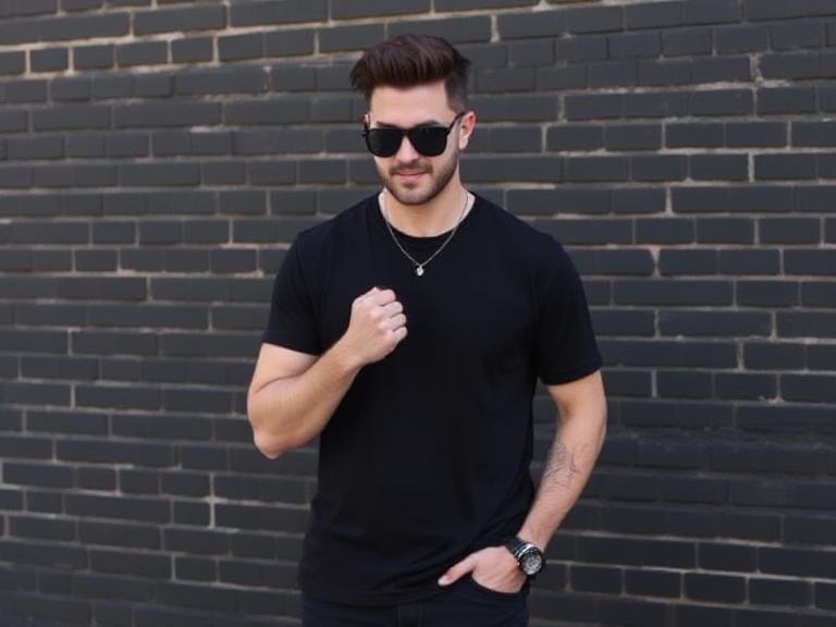 How to Choose the Perfect Black T-Shirt for Your Style